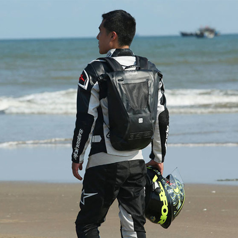 OSAH 黒オートバイバッグ 25L 大容量乗馬ギアバックパ - Motorcycle Gear Travel Bag のレビューと価格